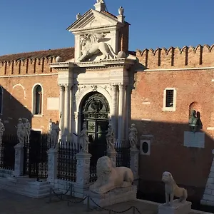 Damiana Venecia